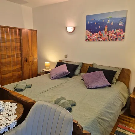 Lovely 2-bedroom In *