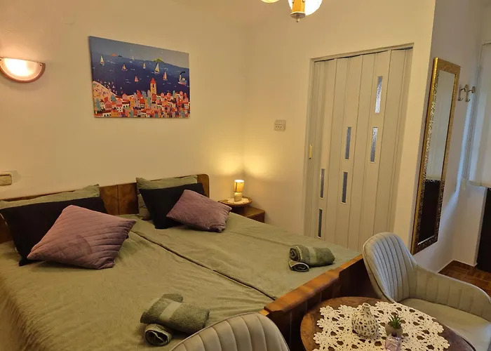Apartman Lovely 2-bedroom In *