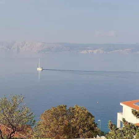 Lovely 2-bedroom In Διαμέρισμα Novi Vinodolski