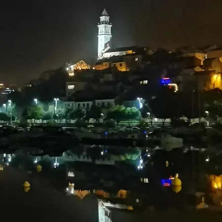 Lovely 2-bedroom In Апартаменты *