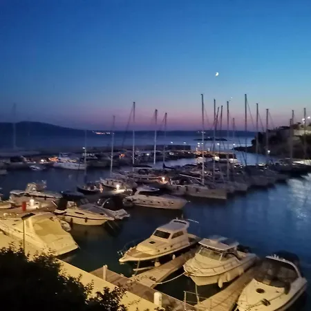 Lovely 2-bedroom In *