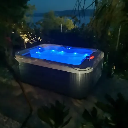 Апартаменты Lovely 2-bedroom In Нови-Винодолски