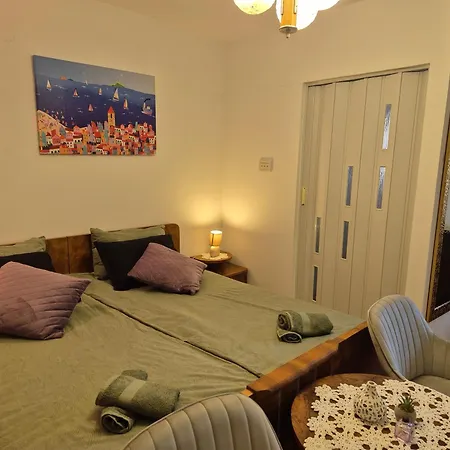 Apartamento Lovely 2-bedroom In *