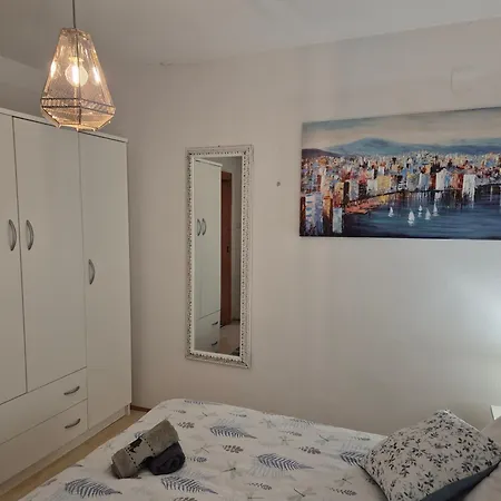 Lovely 2-bedroom In Апартаменты