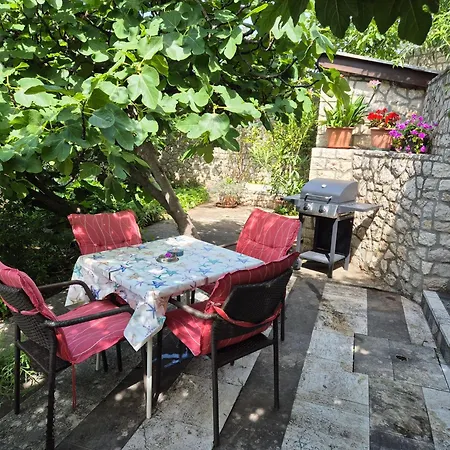 Lovely 2-bedroom In Novi Vinodolski