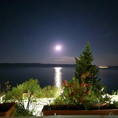 Lovely 2-bedroom In Апартаменты