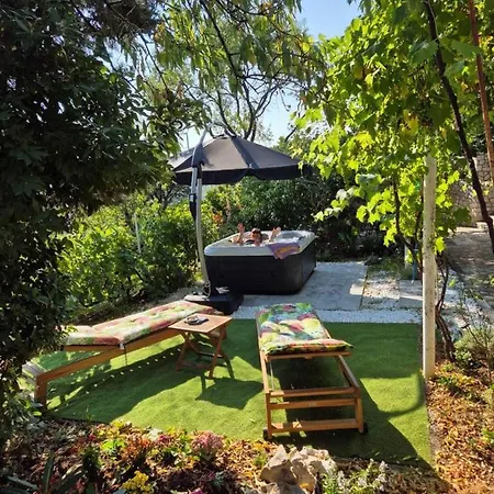 Lovely 2-bedroom In *