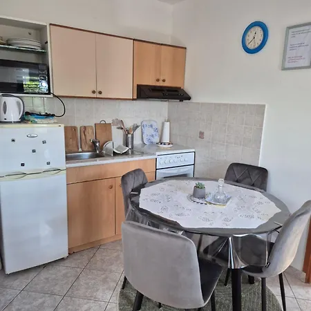 Apartment Lovely 2-bedroom In