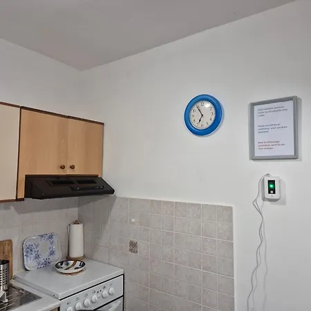 Apartamento Lovely 2-bedroom In *