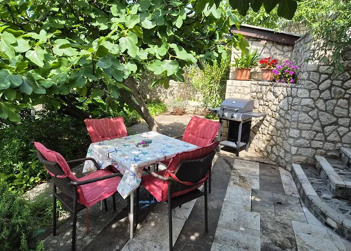 Lovely 2-bedroom In Novi Vinodolski