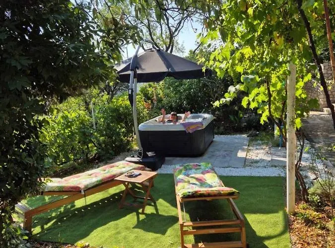 Lovely 2-bedroom In *